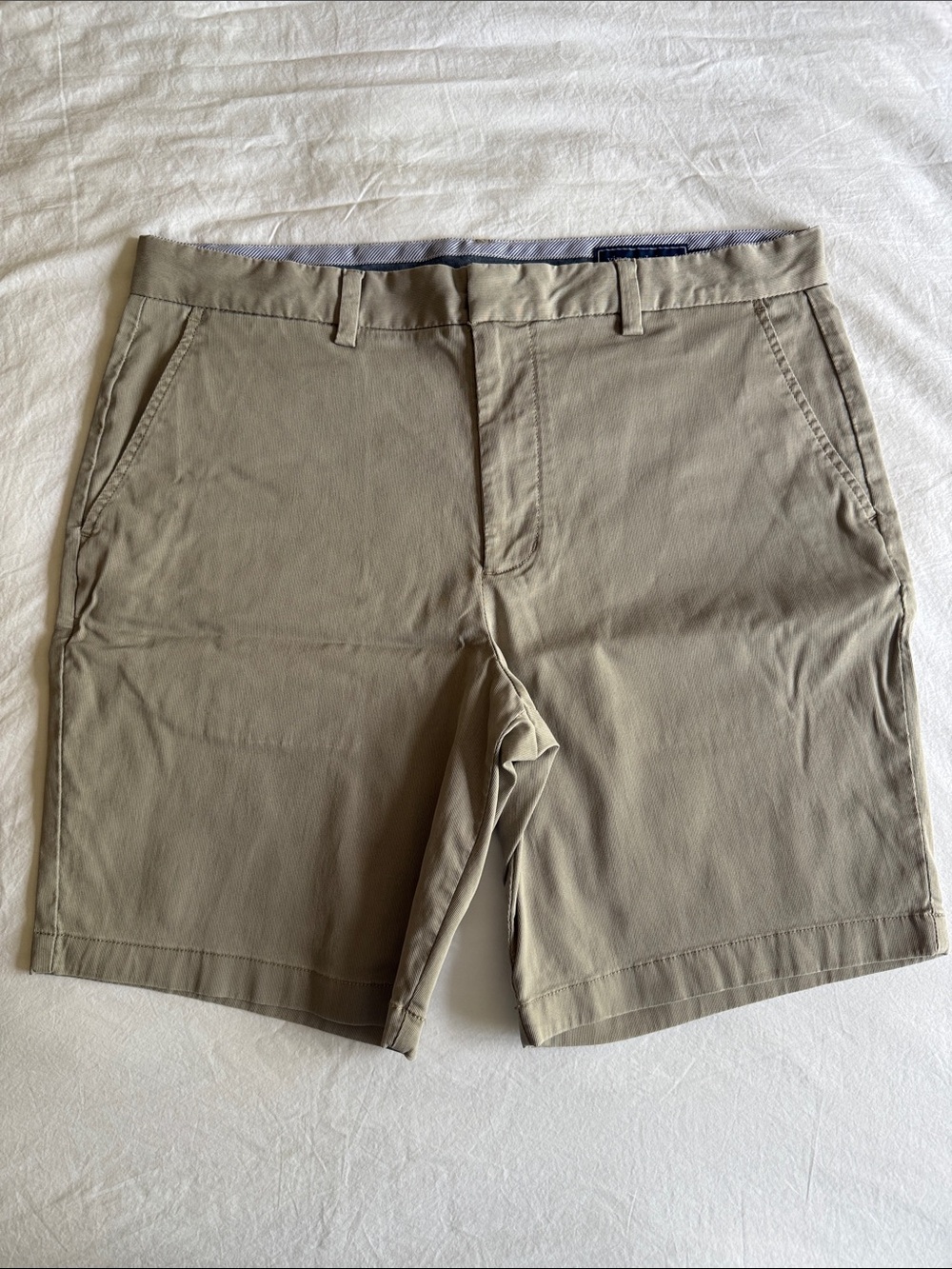 Men’s Vineyard Vines- 9 inch Commodore Shorts - Khaki- Size 34 Waist